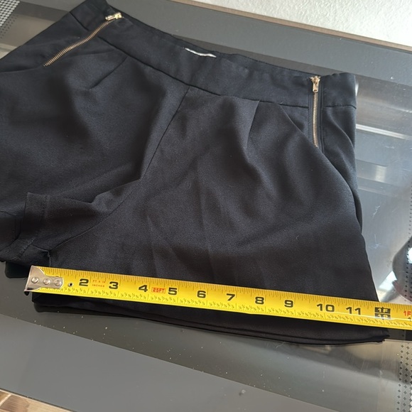 Black shorts - Picture 7 of 9